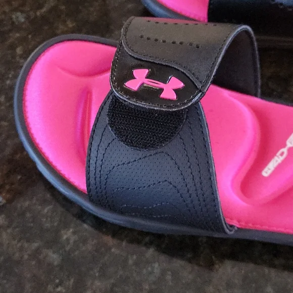 Under Armor Ignite IX Slide Sandals Adjustable Hot Pink/Black Girls Size 4 NEW - Picture 4 of 7